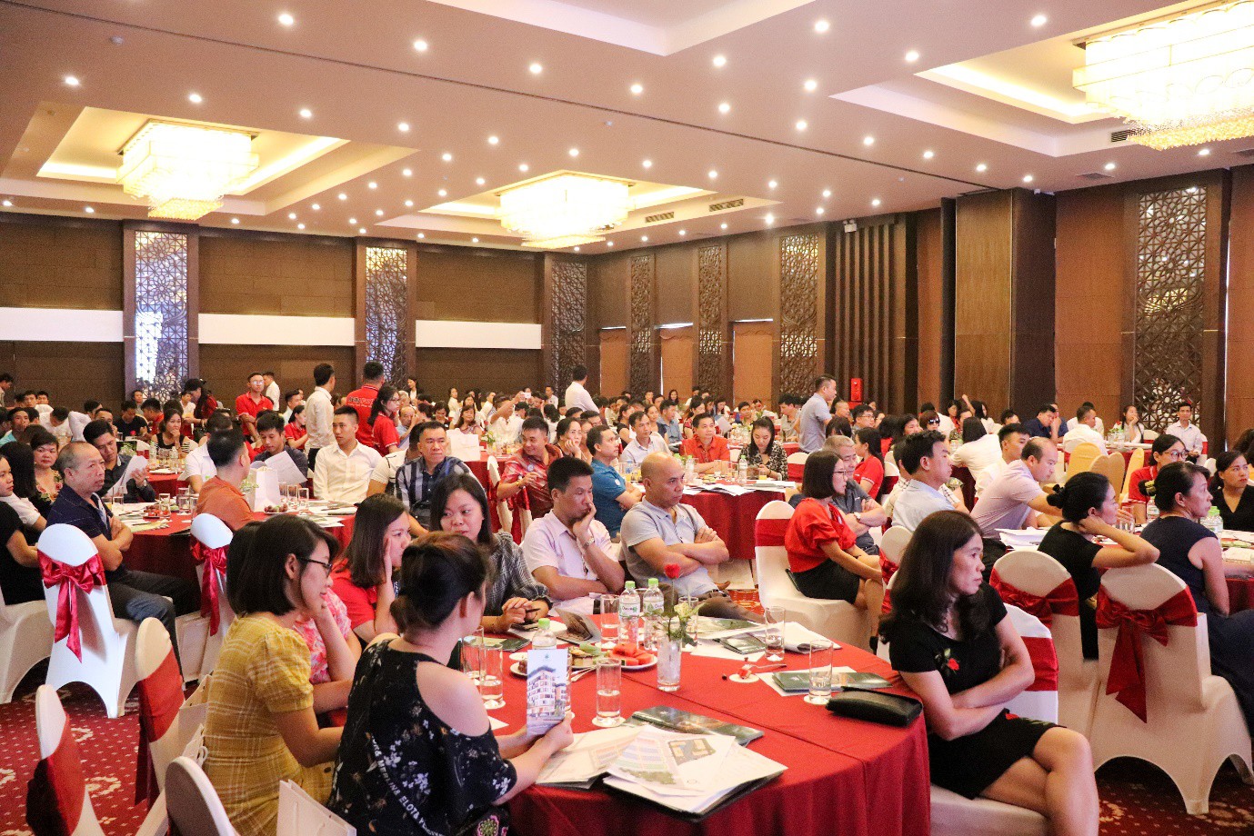 Lễ ra mắt dự án Apec Diamond Park thu hút rất đông khách hàng thành đạt tại Lạng Sơn tham dự.